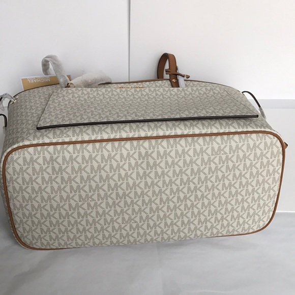 ❤️🌷mk drawstring tote/shoulder bag/vanilla/acorn - Picture 6 of 8